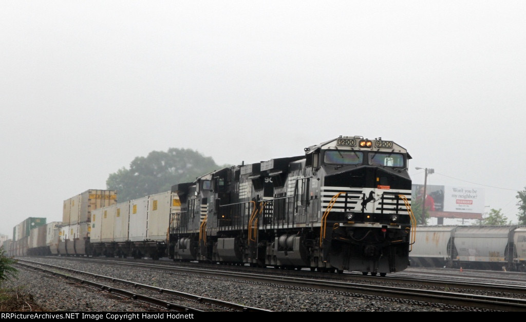 NS 9900 leads train 213 southbound